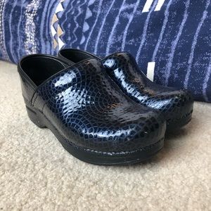 Dansko blue/ black clog